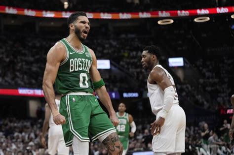 cavs vs celtics score|Jayson Tatum scores 33 points, Celtics rebound from loss to beat .